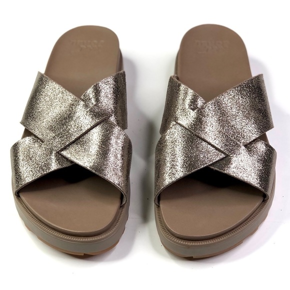 Sorel Roaming criss cross slides sandals crackle metallic silver like new 10 - Picture 10 of 10